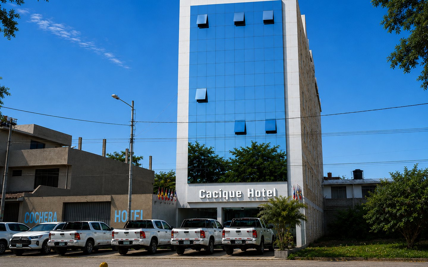 Fachada del Cacique Hotel en Castilla, Piura